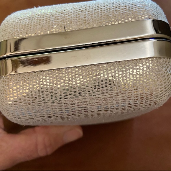 CAROLEE New York -Metallic Mini Lux Clam Shell Womens Palm Clutch - Picture 6 of 11